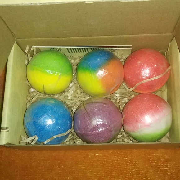 Essential Oil BATH BOMBS - Picture 2 of 3